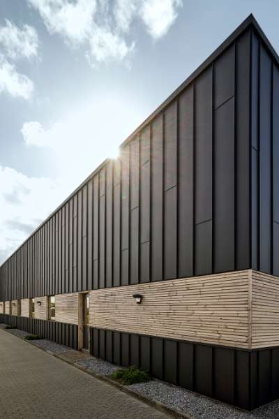 Black steel profiles and warm wood create striking contrasts on headquarters facade, Jernvej 19, 6900 Skjern, Denmark